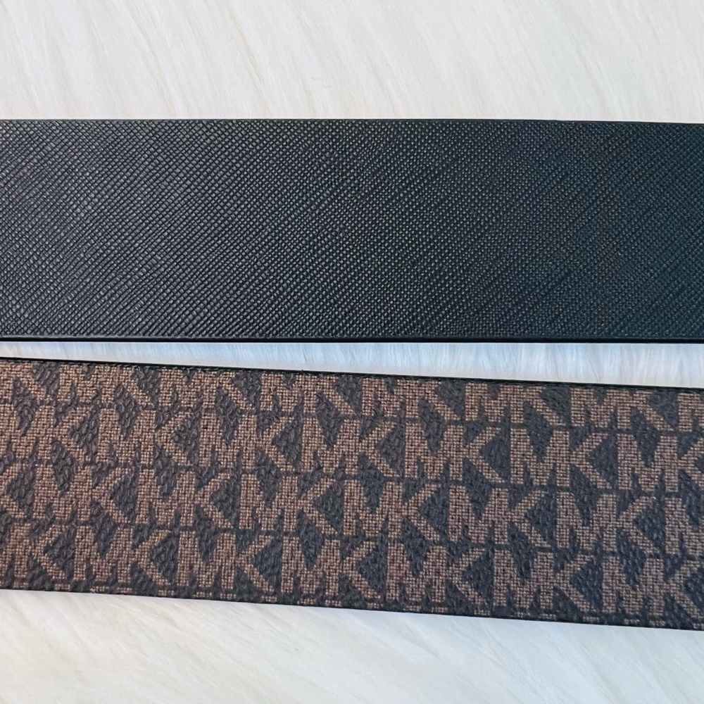 Michael Kors Women’s Twist Reversible Belt Medium - Picture 6 of 10